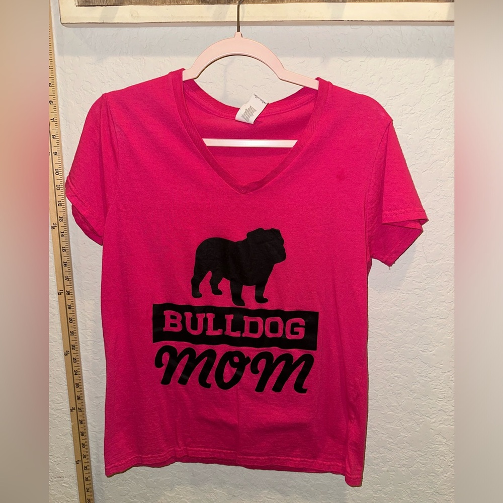 💗 Hot Pink 💗 “Bulldog Mom” Women’s Fitted V-neck Tee